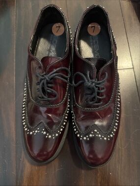 Women's Studded Wingtip Loafer Flats - Burgundy